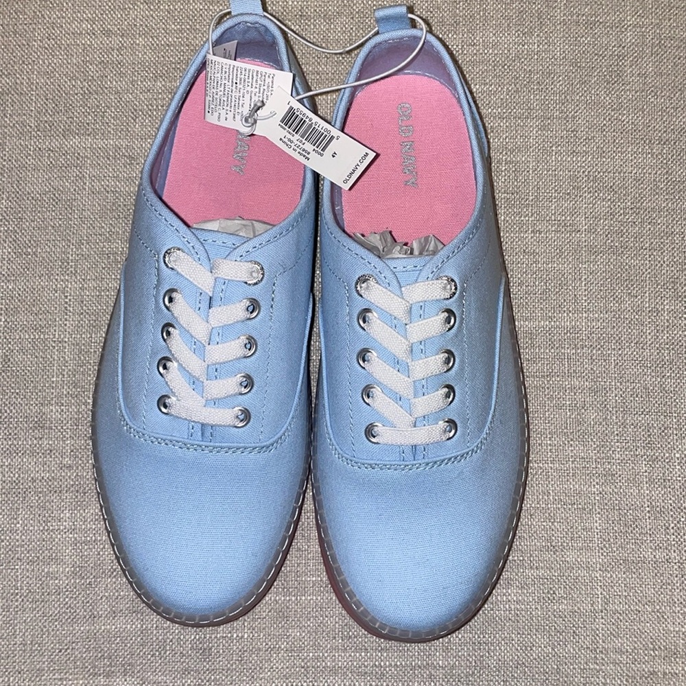NWT Old Navy girls tennis shoes Blue/Pink Size 4Y